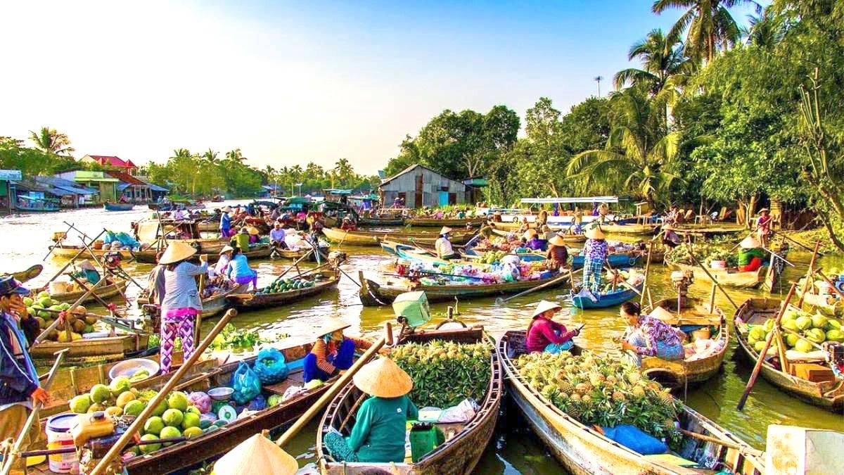 Đi du lịch Cần Thơ bằng xe khách hay thuê xe riêng? Nên chọn phương án nào?