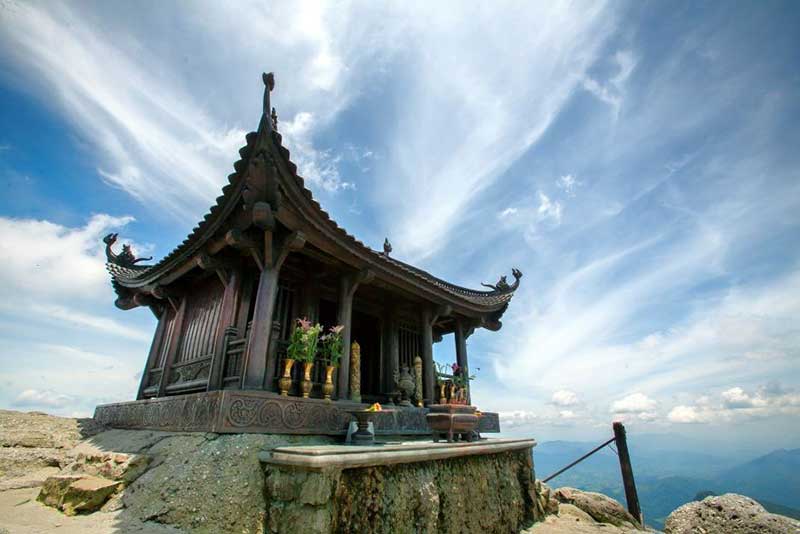Chùa Đồng- nằm trên đỉnh núi Yên Tử